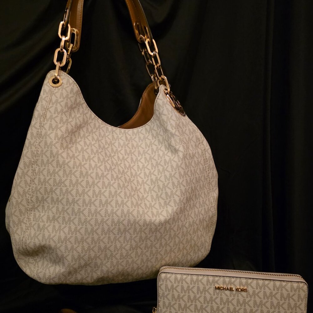 Michael Kors Lillie Large Logo Shoulder Bag w/Logo Wristlet